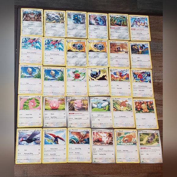Pokémon Card Collection Bundle - Lot of 199 cards - 3 Coins - Pokémon card Tin - Picture 3 of 10
